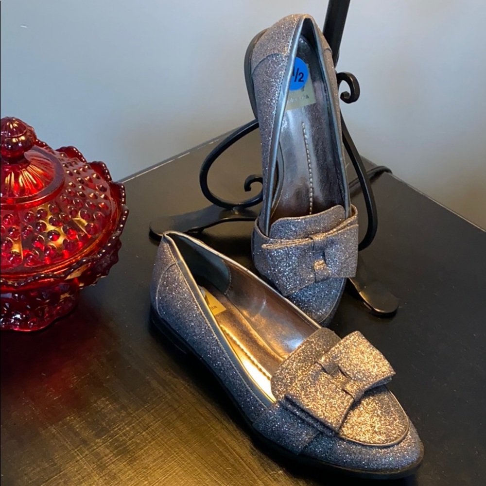 Dolce Vita silver sparkle flats size 6.5 n…